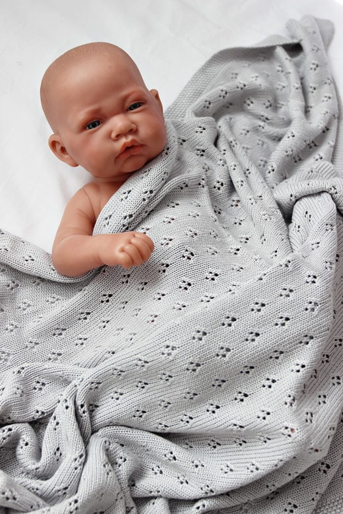 Deka siva dadaboom sk 2 Bambusová deka ideálne pre detskú postieľku, kočík alebo autosedačku. Je to tiež ideálny darček pre budúcich rodičov. Vďaka svojim vlastnostiam je úplne bezpečná pre jemnú pokožku novorodenca od prvého dňa života.