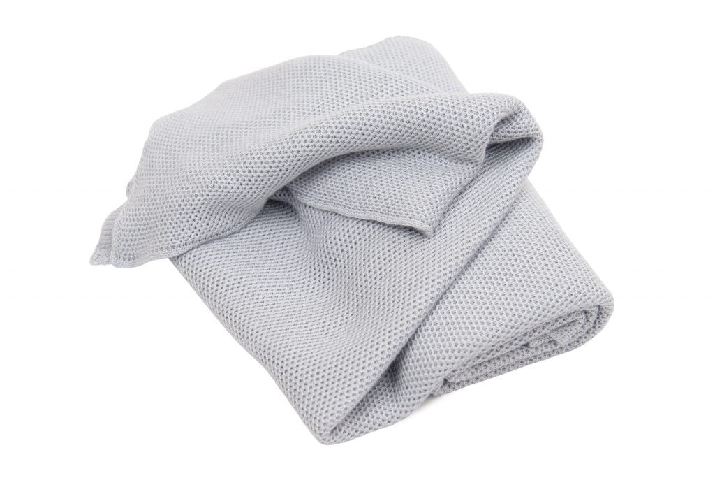 deka siva 3 dadaboom sk Celoročná, mäkká a priedušná deka v minimalistickom škandinávskom štýle. Tkané výlučne z certifikovanej bambusovej priadze s prídavkom bavlny.