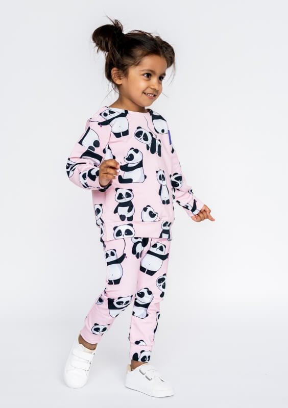 Ilovemilk detska mikina panda 3 dadaboom sk <strong>Milujeme deti a milujeme módu</strong>. Aj naše najmenšie ratolesti sa chcú páčiť a mať vlastný štýl pohodlného oblečenia.