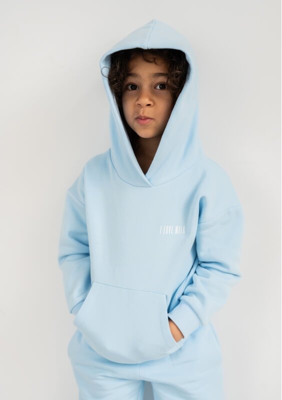 Ilovemilk detska mikina s kapucnou modra dadaboom sk U nás nájdete <strong>detské oblečenie</strong>, ktoré vášmu dieťatku umožní byť samým sebou. Pohodlné detské outfity, ktoré budú vaše deti milovať.