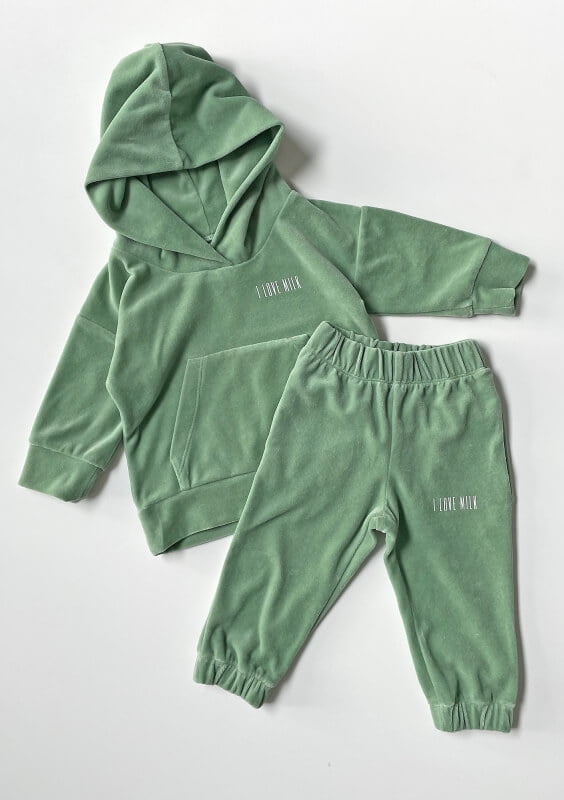 Ilovemilk detska mikina zamatova zelena 1 dadaboom sk <strong>Milujeme deti a milujeme módu</strong>. Aj naše najmenšie ratolesti sa chcú páčiť a mať vlastný štýl pohodlného oblečenia.